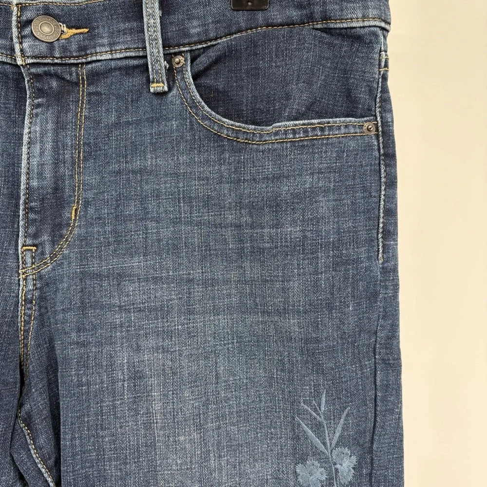 Womens Levi's Cuffed Stretch‎ Jean Shorts Size 31 (32) Blue Embellished